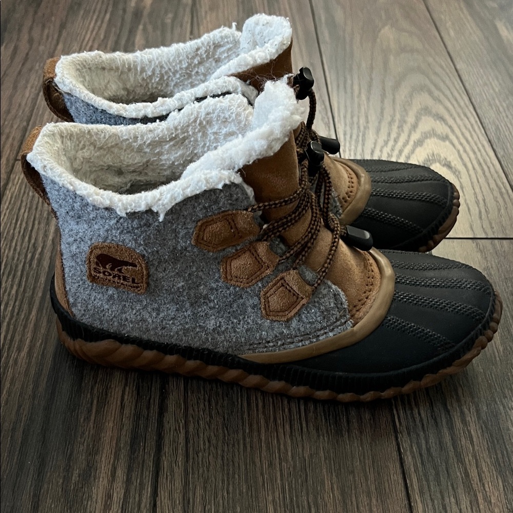 Sorel Out’N’About Plus Gray and Tan Winter Boots Women’s Size 5